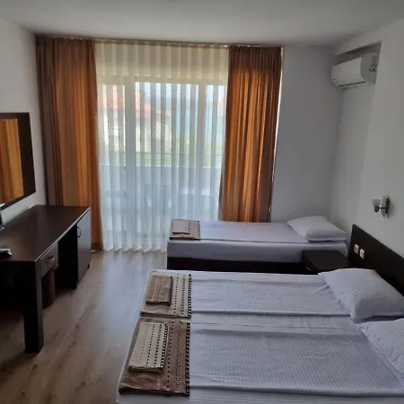 Casa de hóspedes за гости мистрал 3*